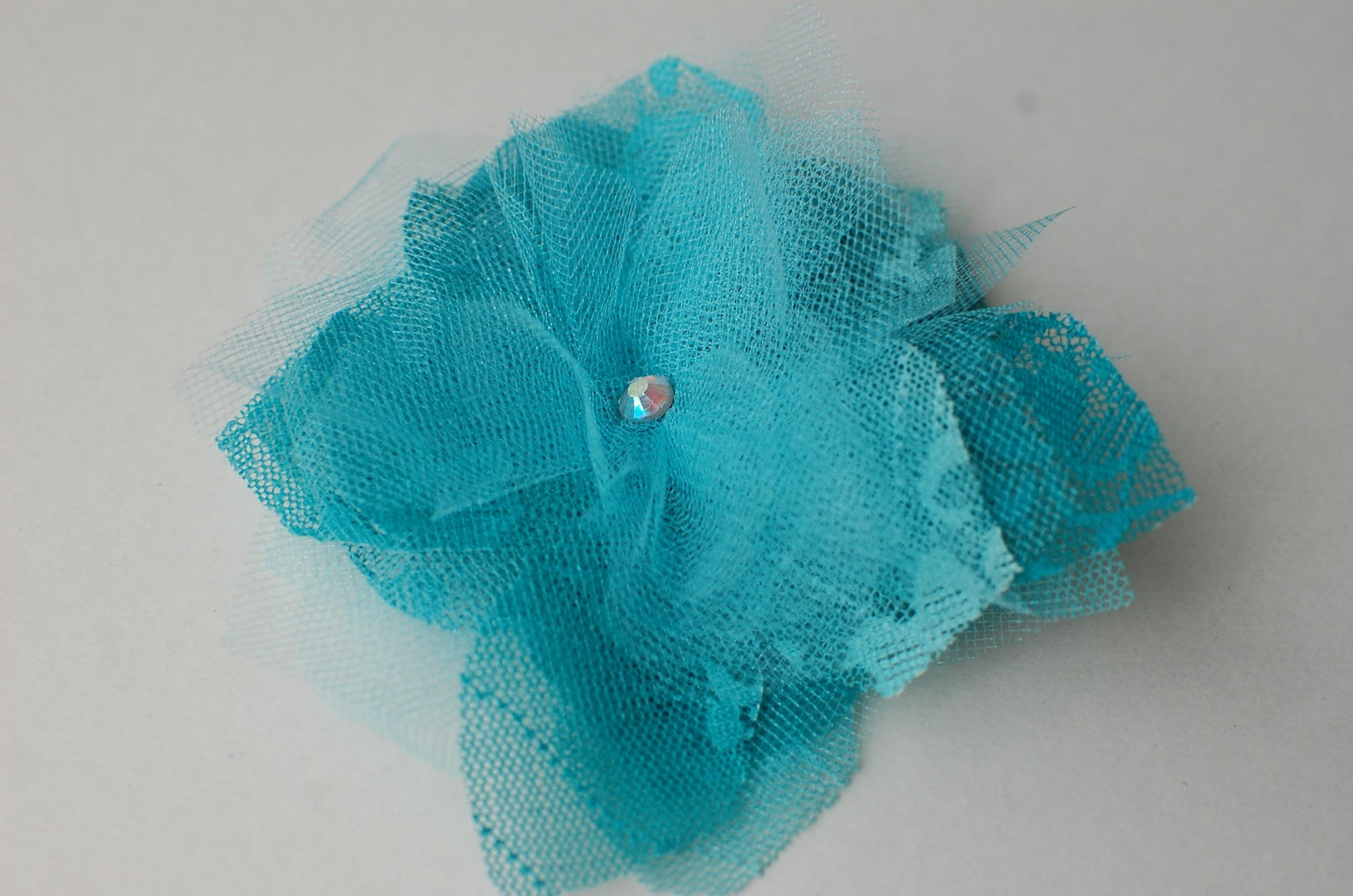 Emerald green flower hair clip/brooch with tulle