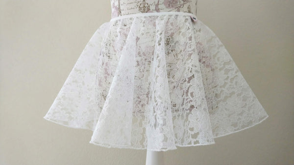 White lace flowy pull-on skirt